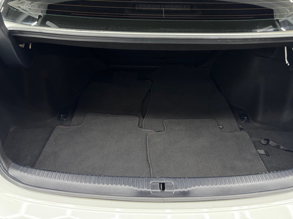2016 Lexus IS Image 21