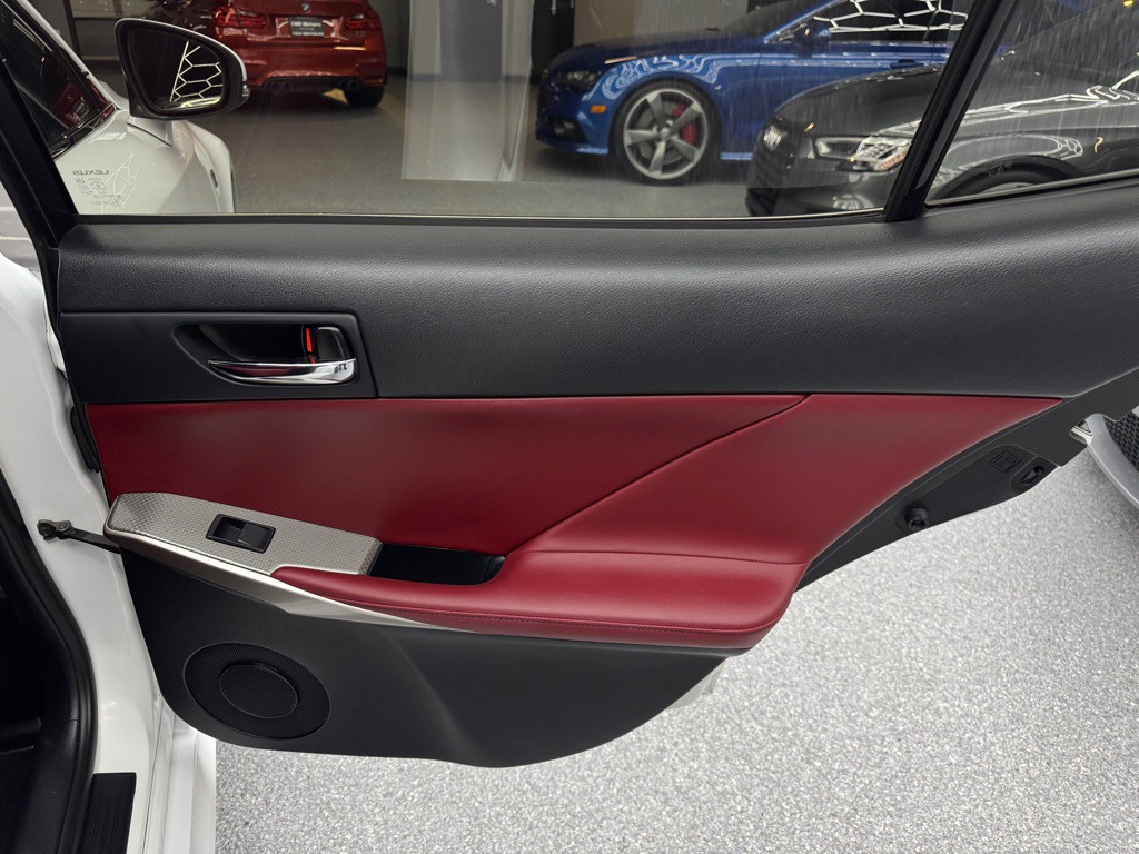 2016 Lexus IS Image 22