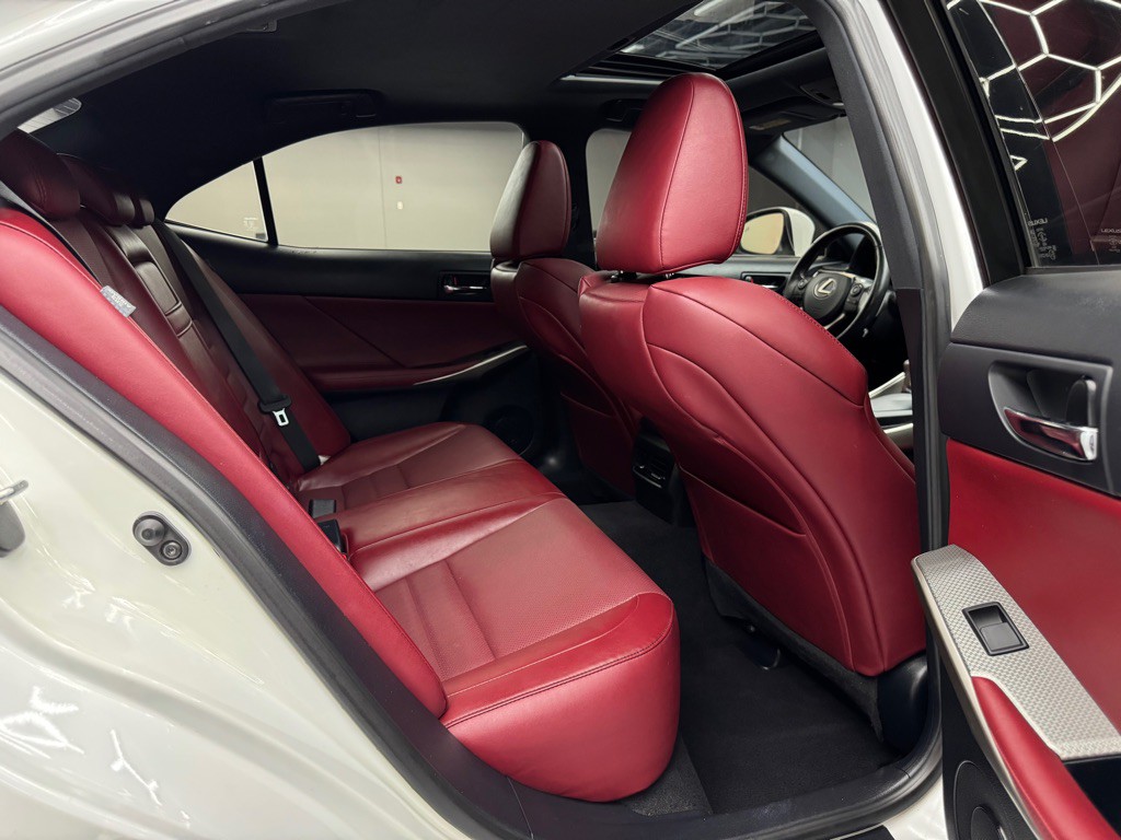 2016 Lexus IS Image 23