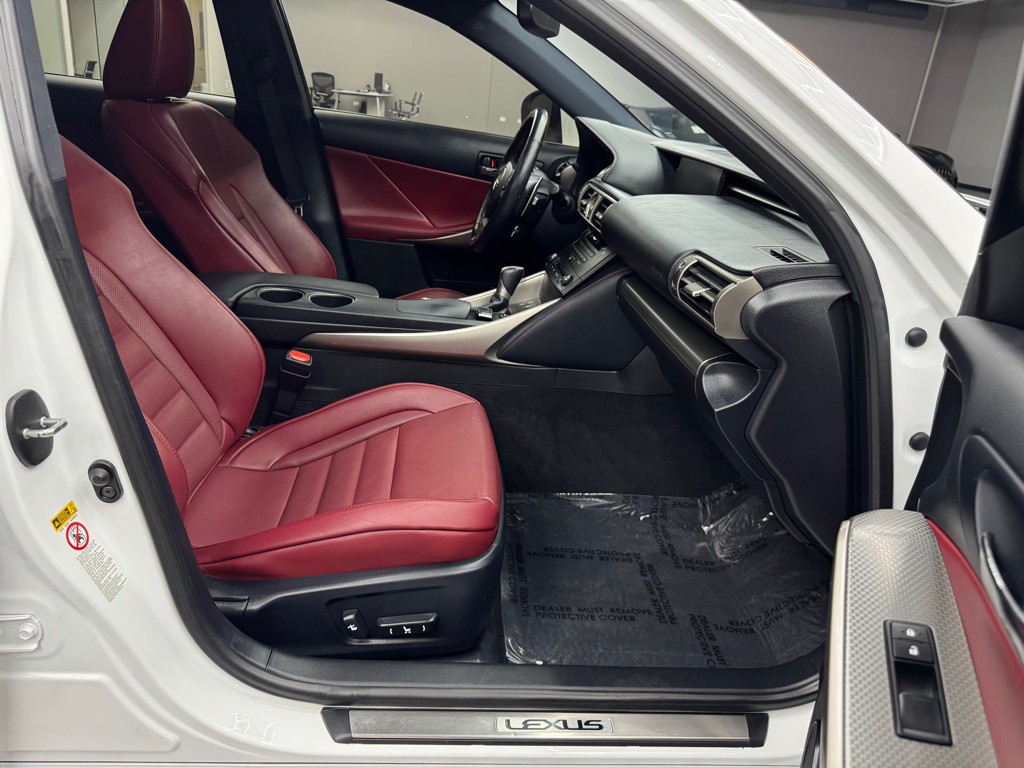 2016 Lexus IS Image 25