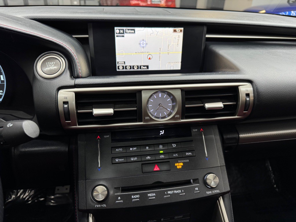 2016 Lexus IS Image 28