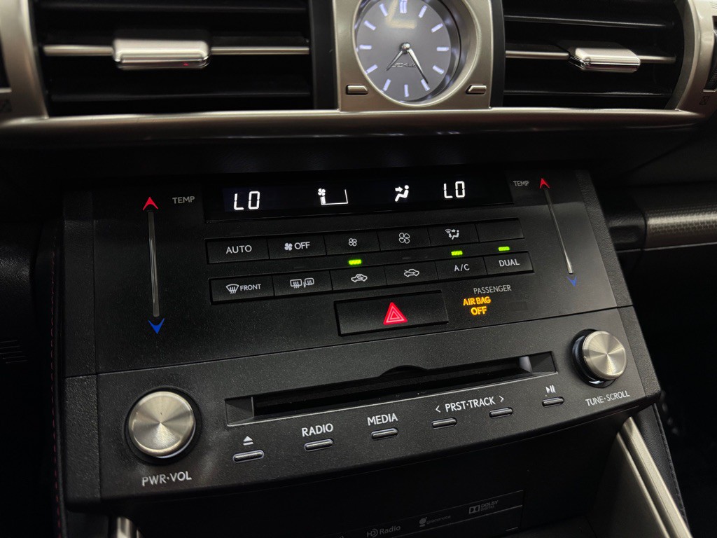 2016 Lexus IS Image 29
