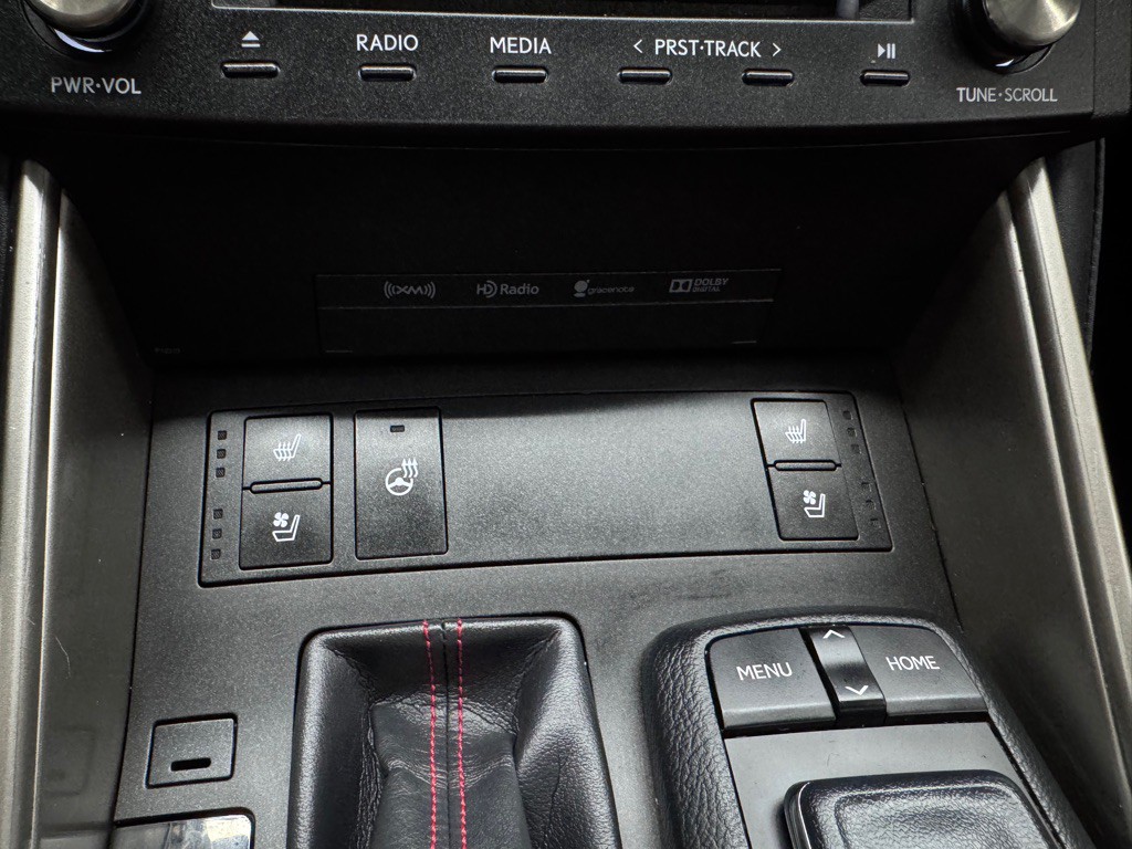 2016 Lexus IS Image 30