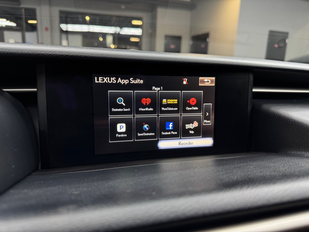 2016 Lexus IS Image 34