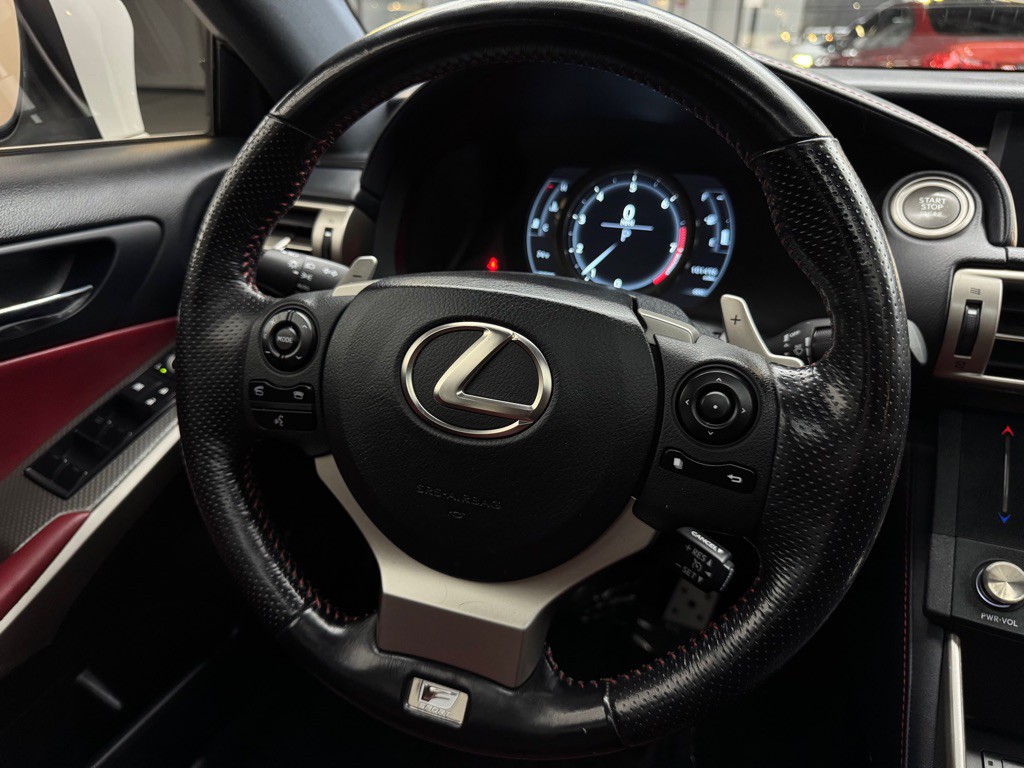 2016 Lexus IS Image 35