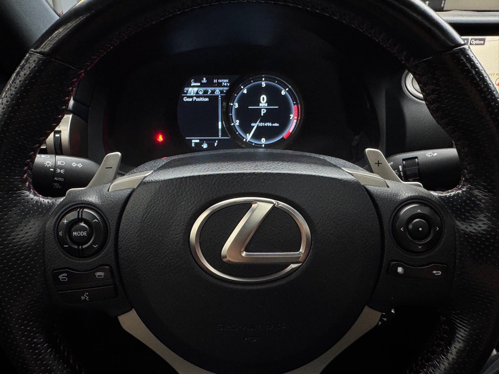 2016 Lexus IS Image 36