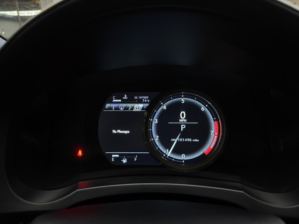 2016 Lexus IS Image 38