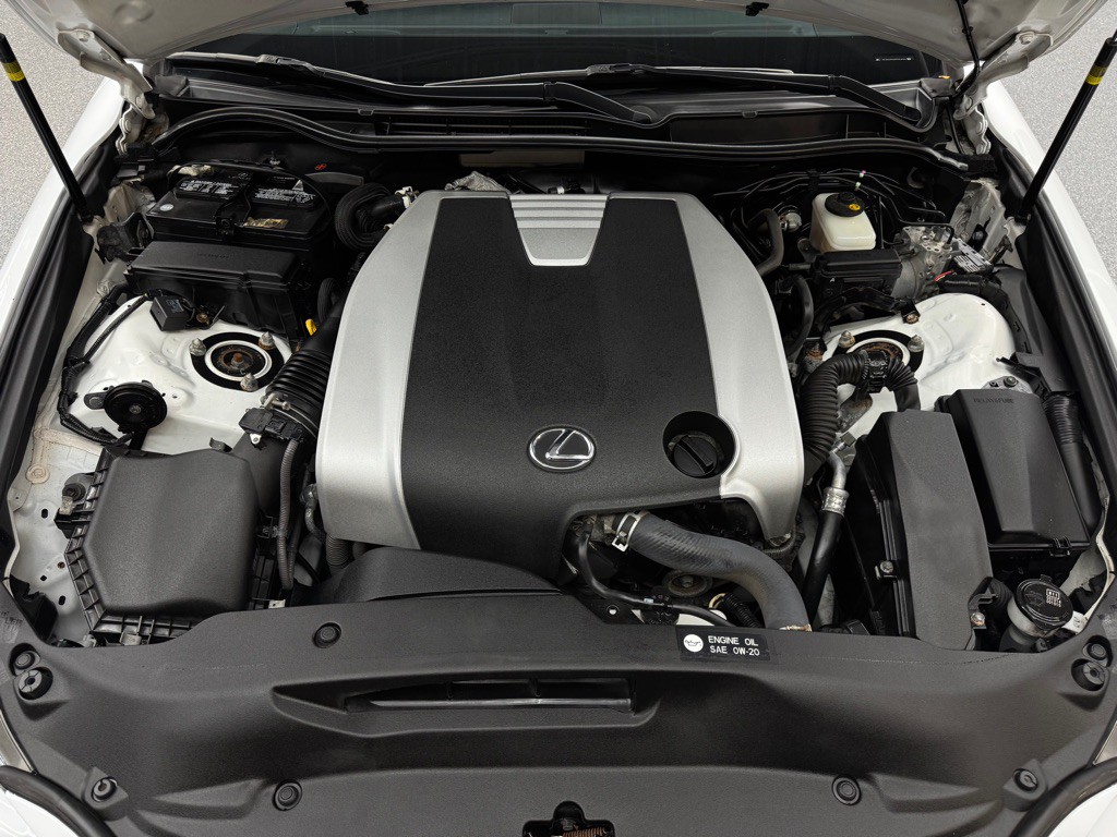 2016 Lexus IS Image 41