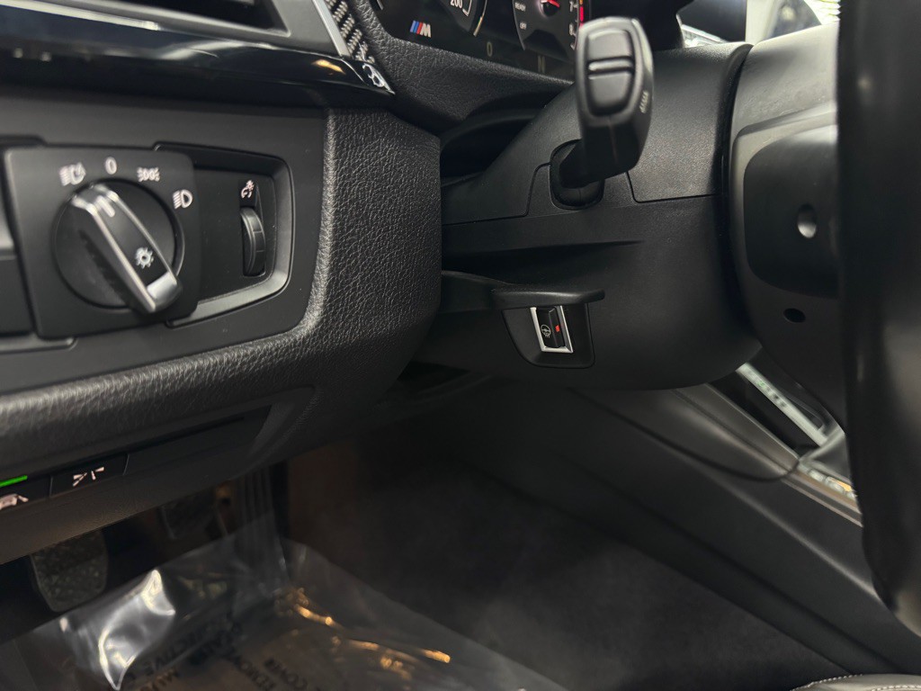 2016 BMW M4 Image 32