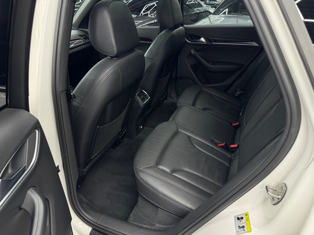 2015 Audi Q3 Image 17