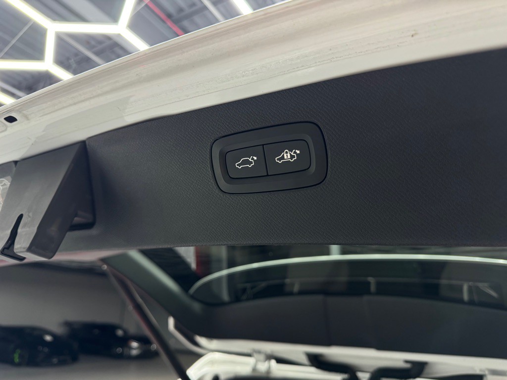 2020 Volvo XC90 Image 28