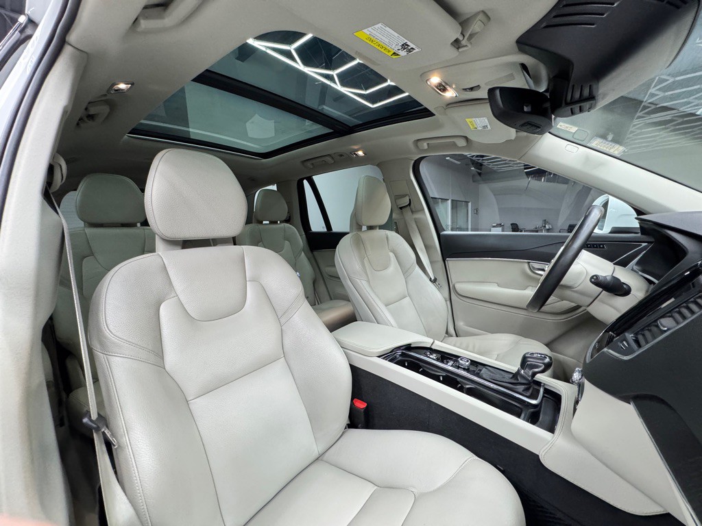 2020 Volvo XC90 Image 35