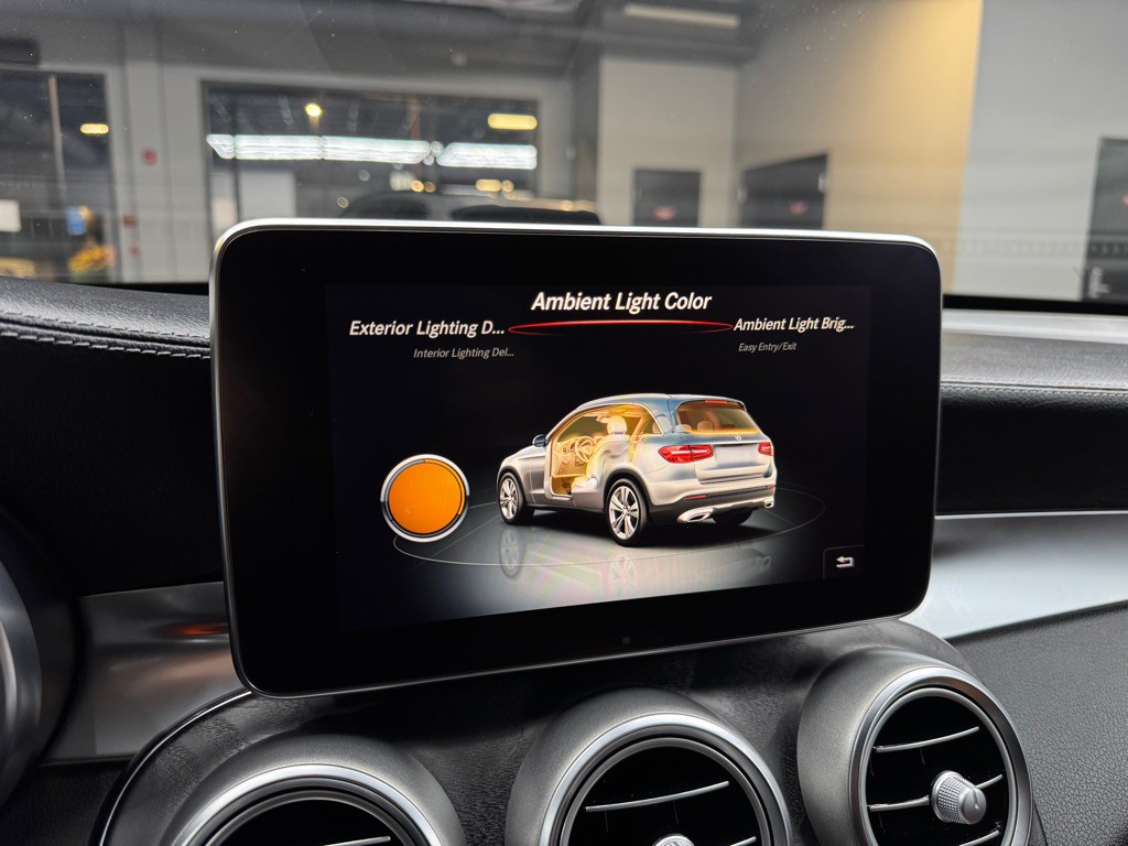 2017 Mercedes-Benz GLC-Class Image 34