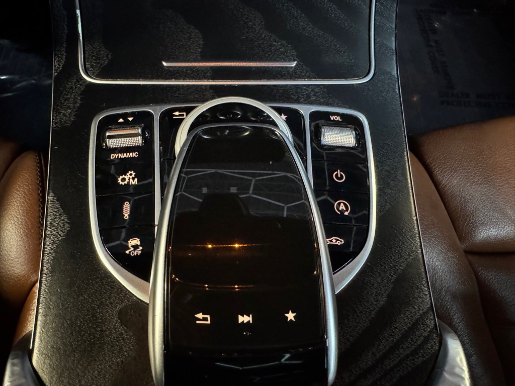 2017 Mercedes-Benz GLC-Class Image 38