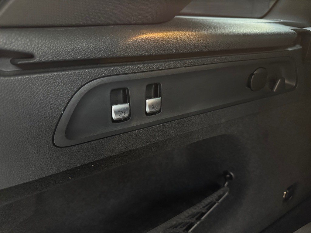 2022 Mercedes-Benz GLC-Class Image 25