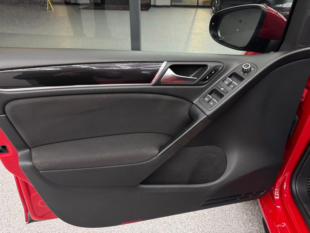 2013 Volkswagen GTI Image 12