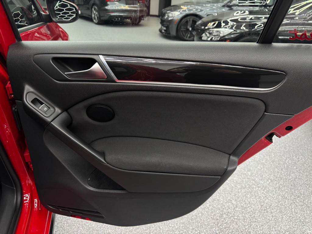 2013 Volkswagen GTI Image 17