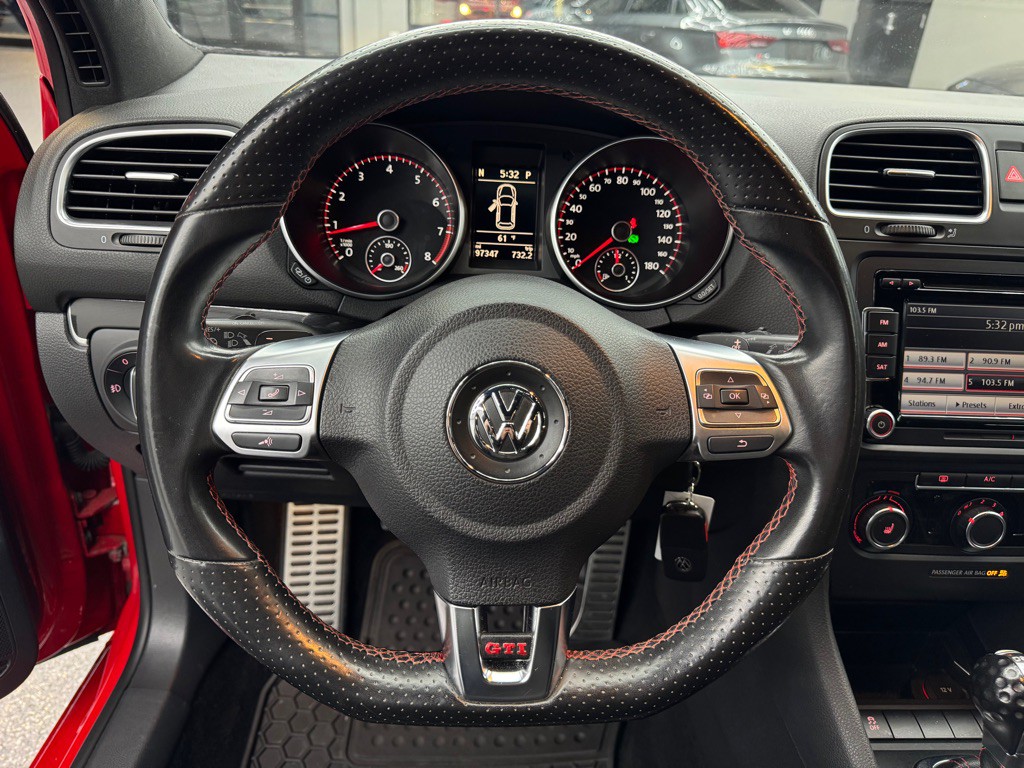 2013 Volkswagen GTI Image 25