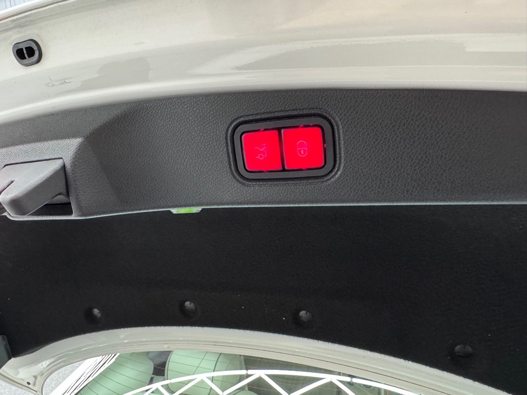 2018 Mercedes-Benz E-Class Image 24