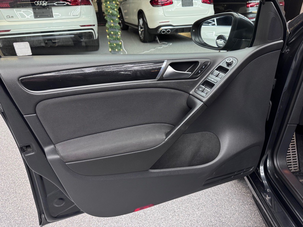 2012 Volkswagen GTI Image 12