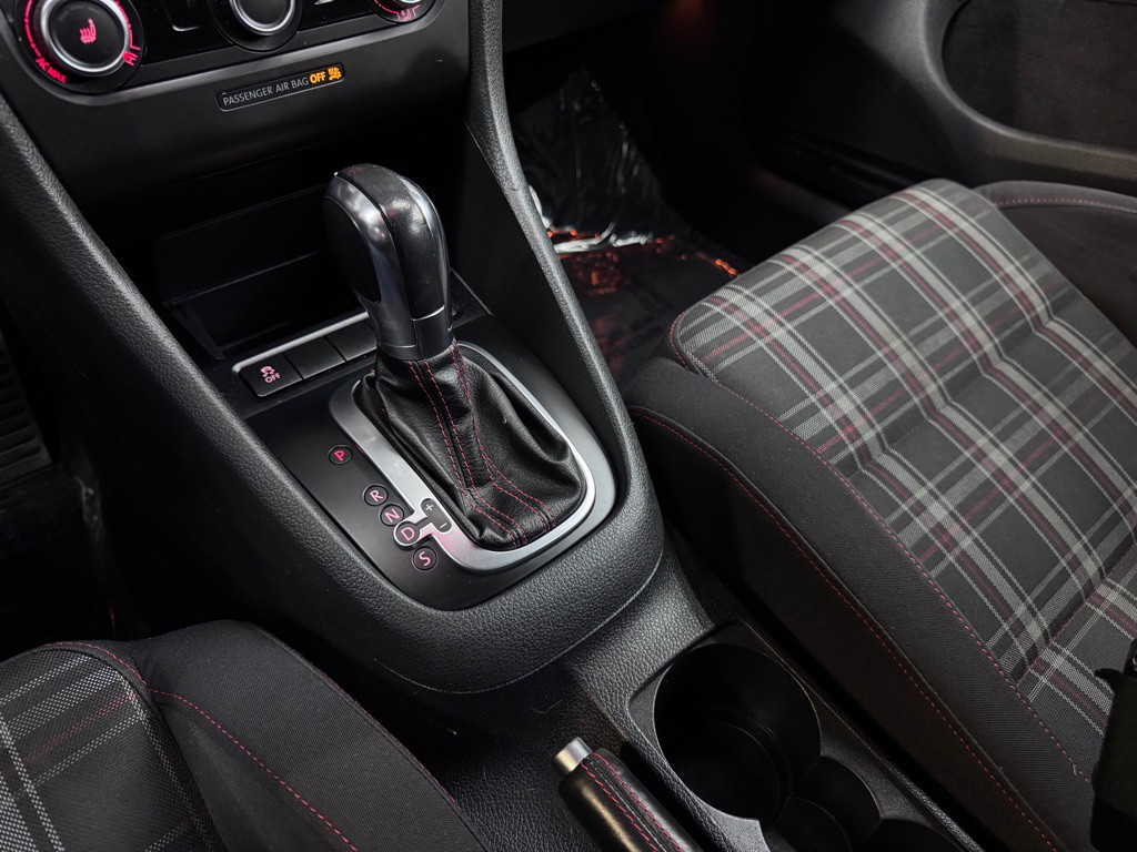 2012 Volkswagen GTI Image 24