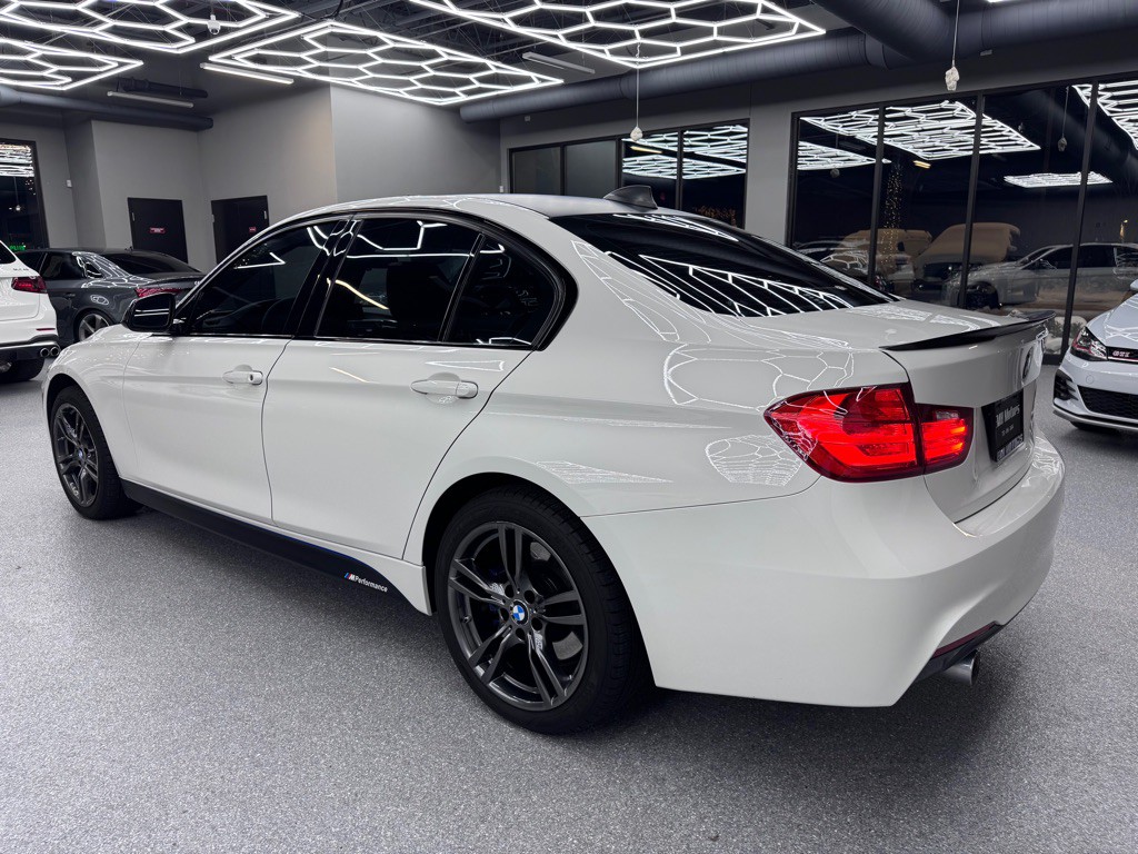 2015 BMW 3 Series Image 9