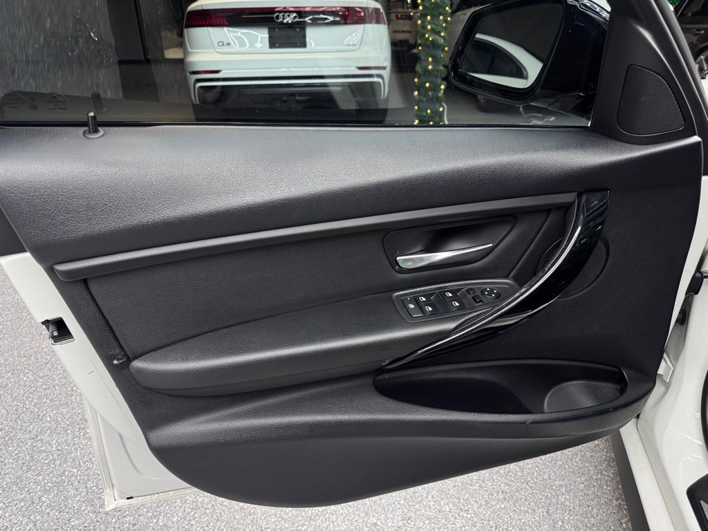 2015 BMW 3 Series Image 15