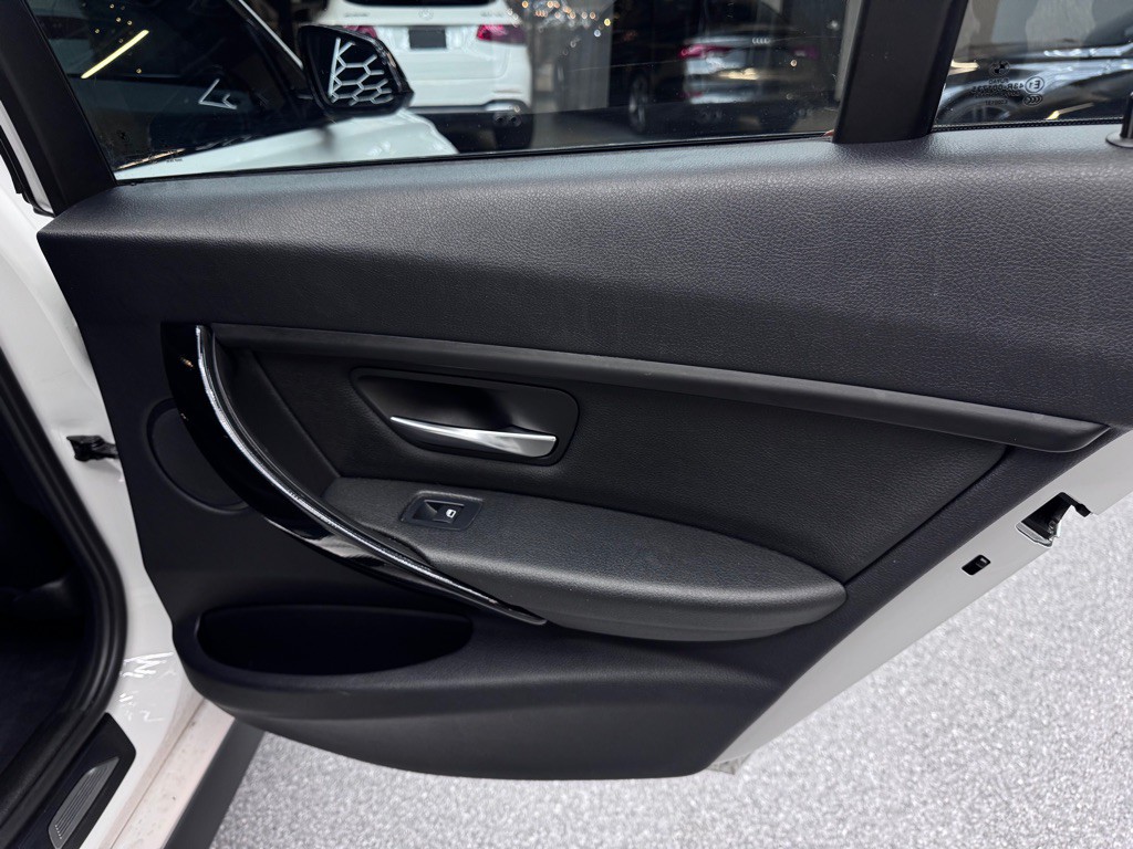 2015 BMW 3 Series Image 20