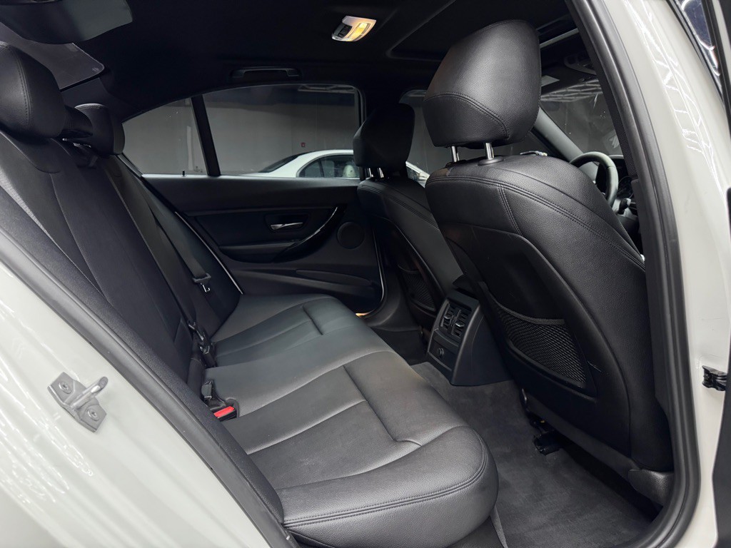 2015 BMW 3 Series Image 21