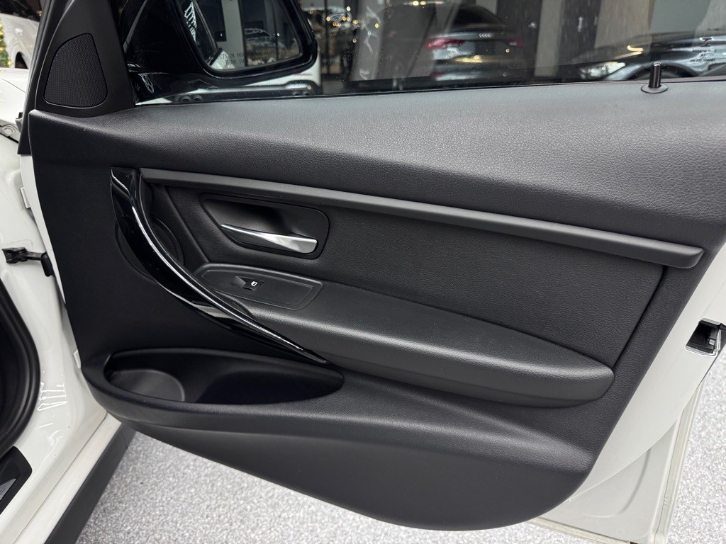 2015 BMW 3 Series Image 22