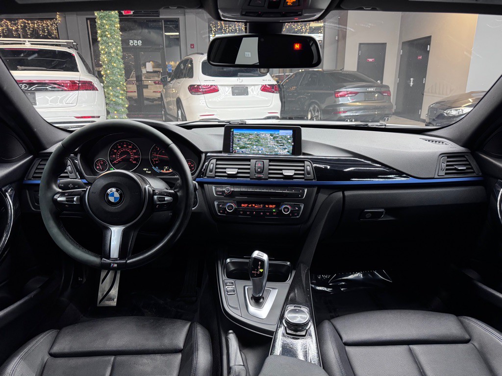 2015 BMW 3 Series Image 25