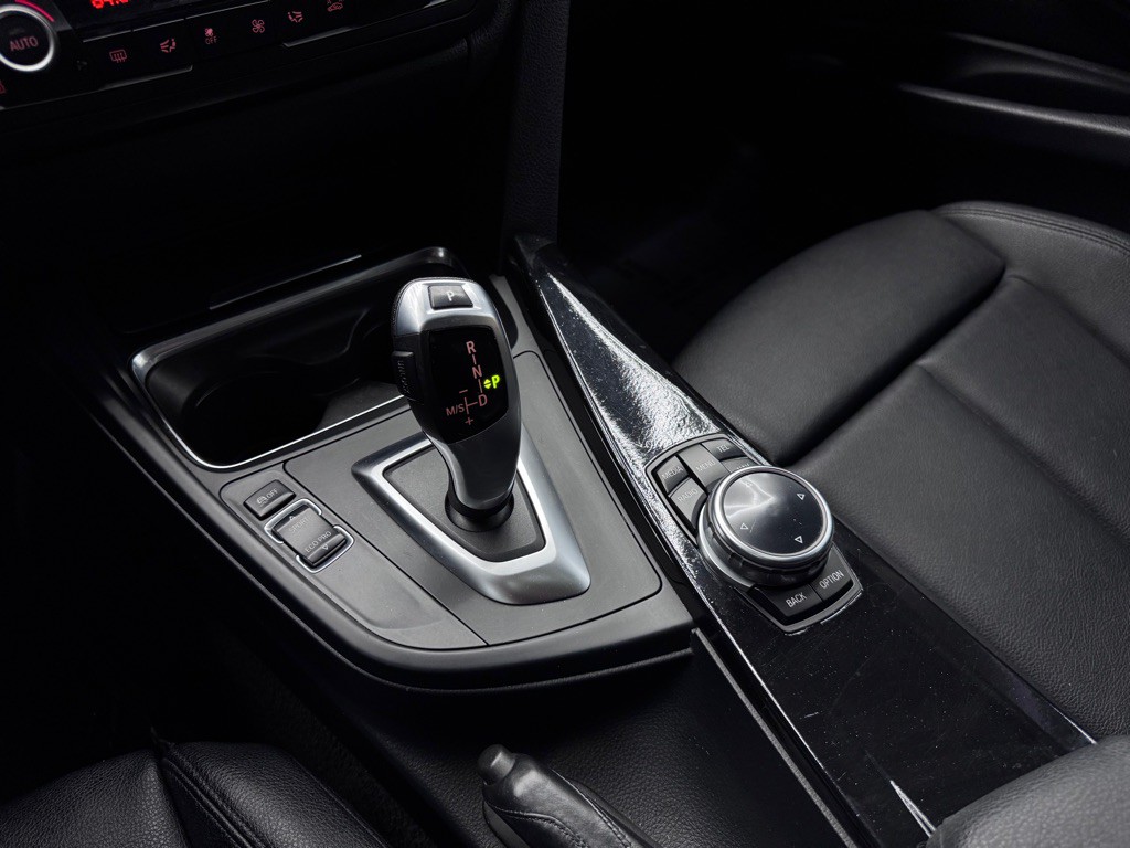 2015 BMW 3 Series Image 27