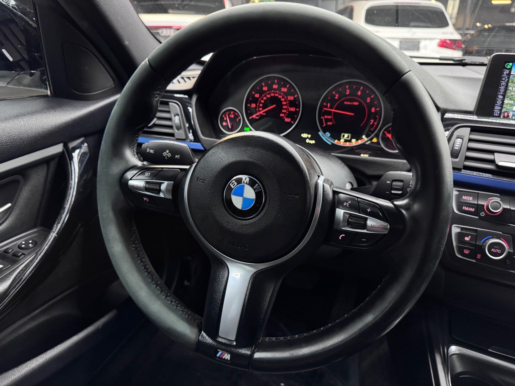 2015 BMW 3 Series Image 28