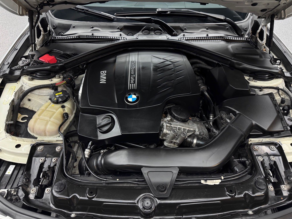 2015 BMW 3 Series Image 30