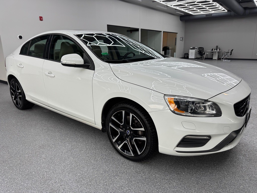 2017 Volvo S60 Image 2