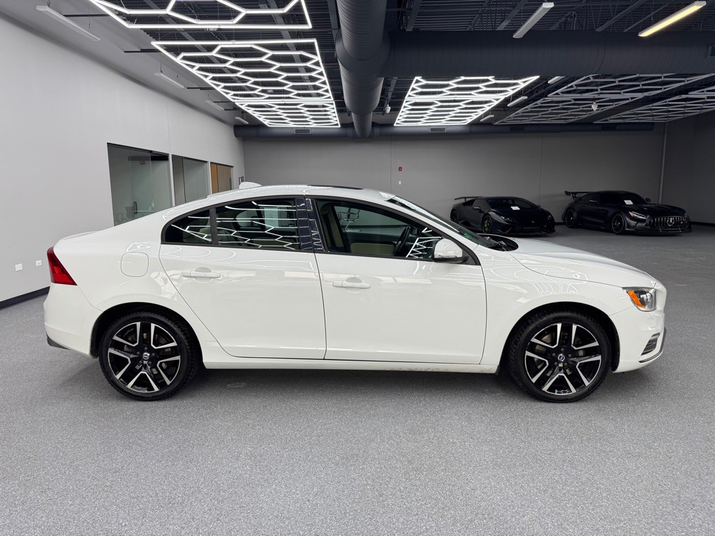 2017 Volvo S60 Image 14