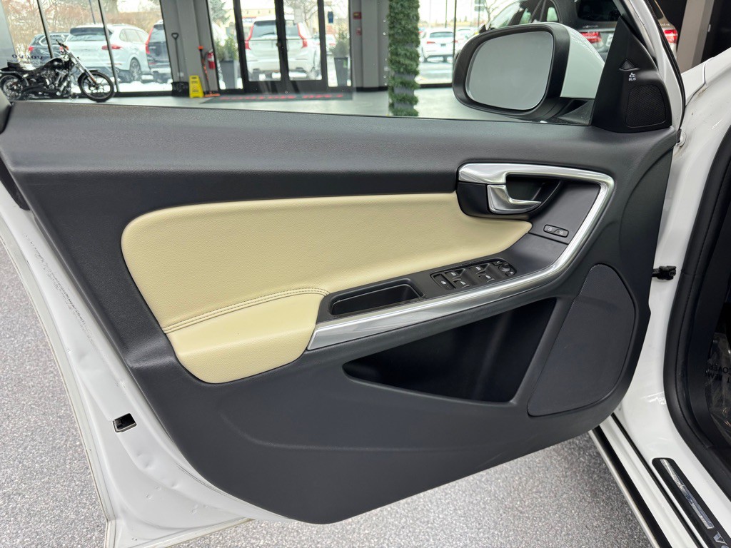 2017 Volvo S60 Image 16