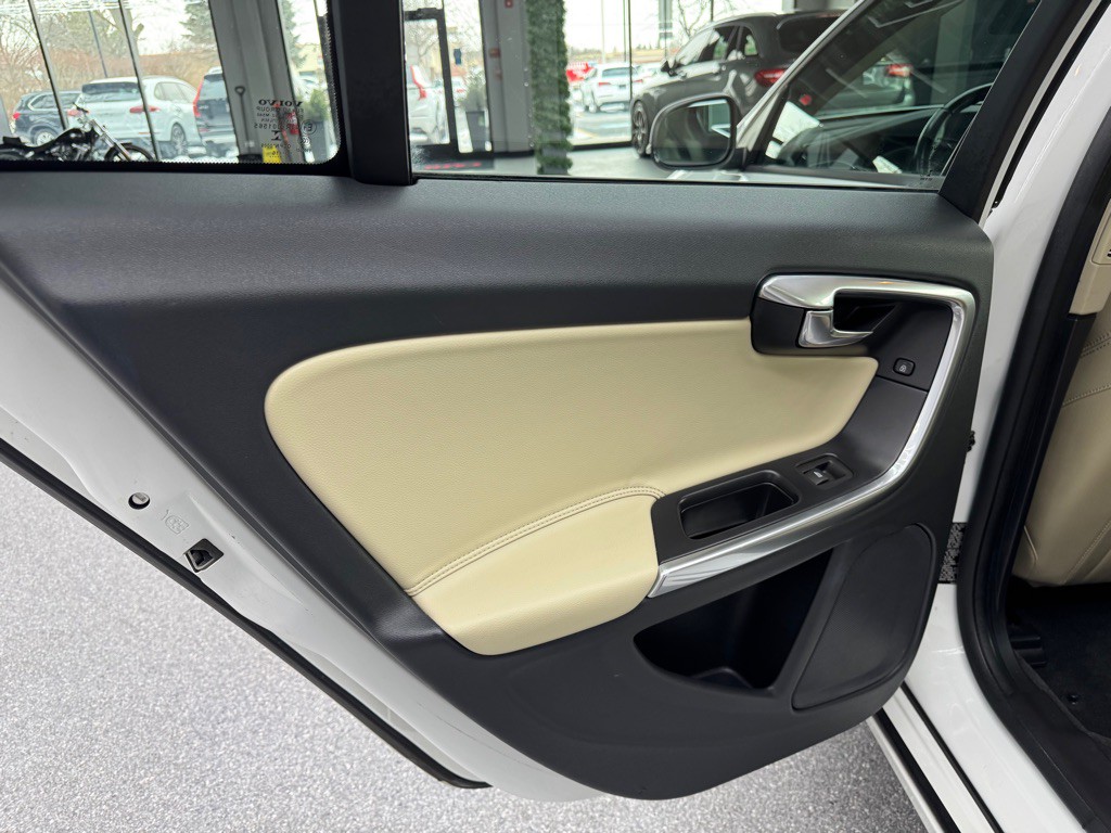 2017 Volvo S60 Image 19