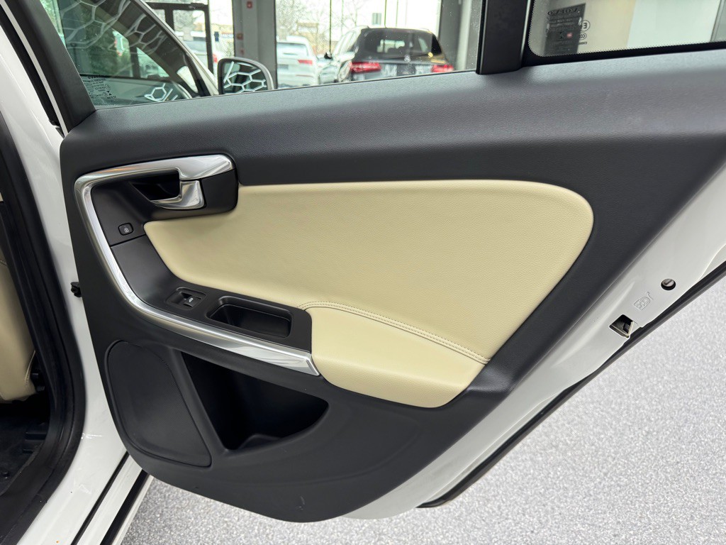 2017 Volvo S60 Image 22