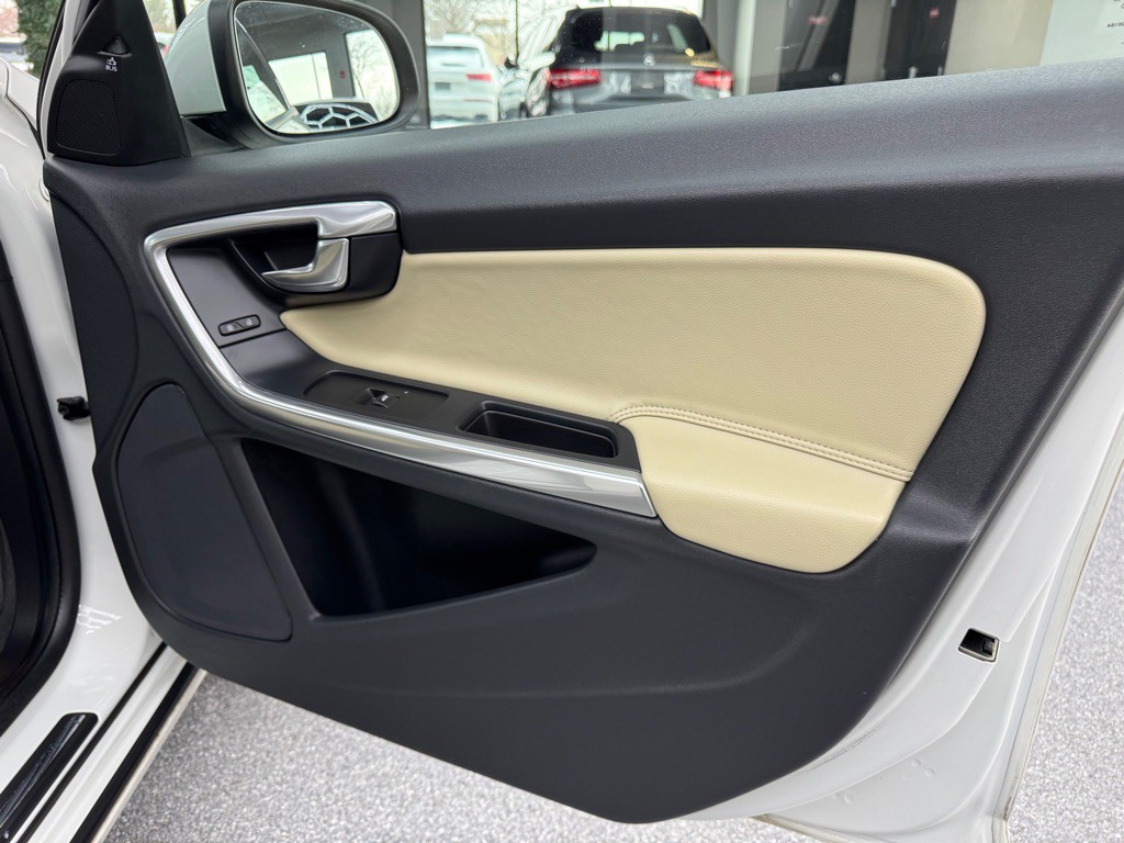 2017 Volvo S60 Image 24