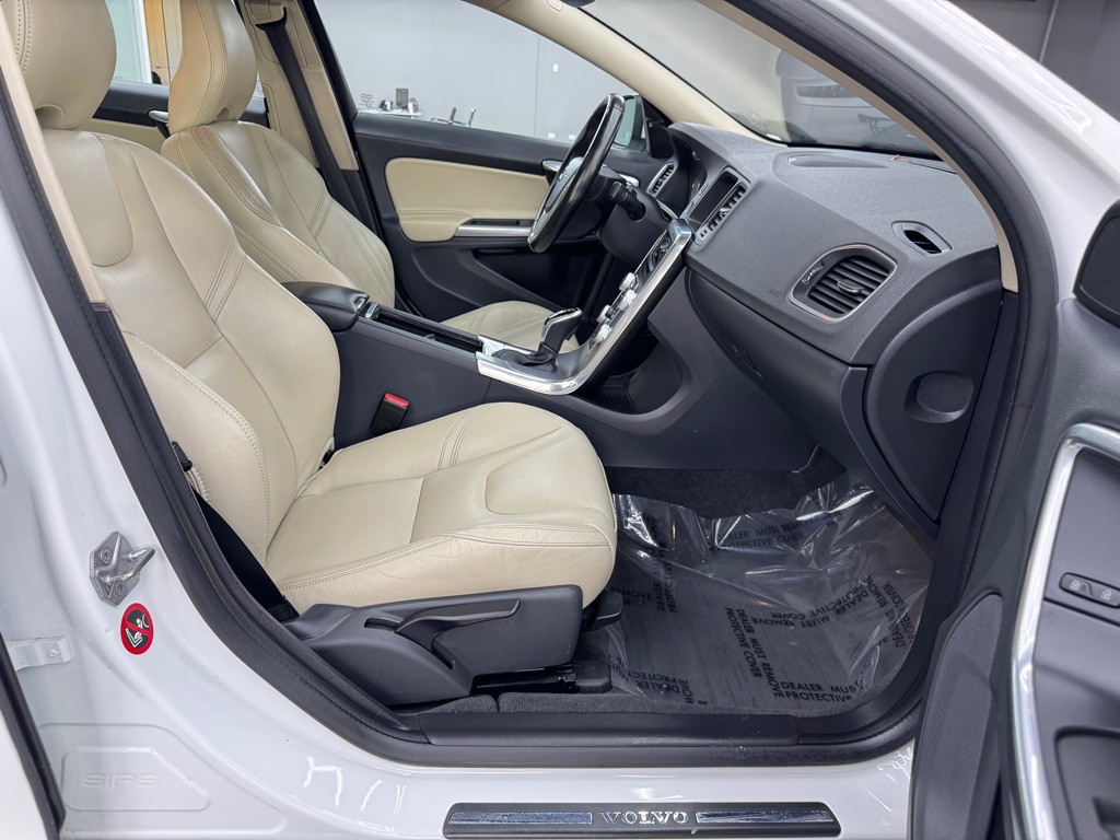 2017 Volvo S60 Image 25