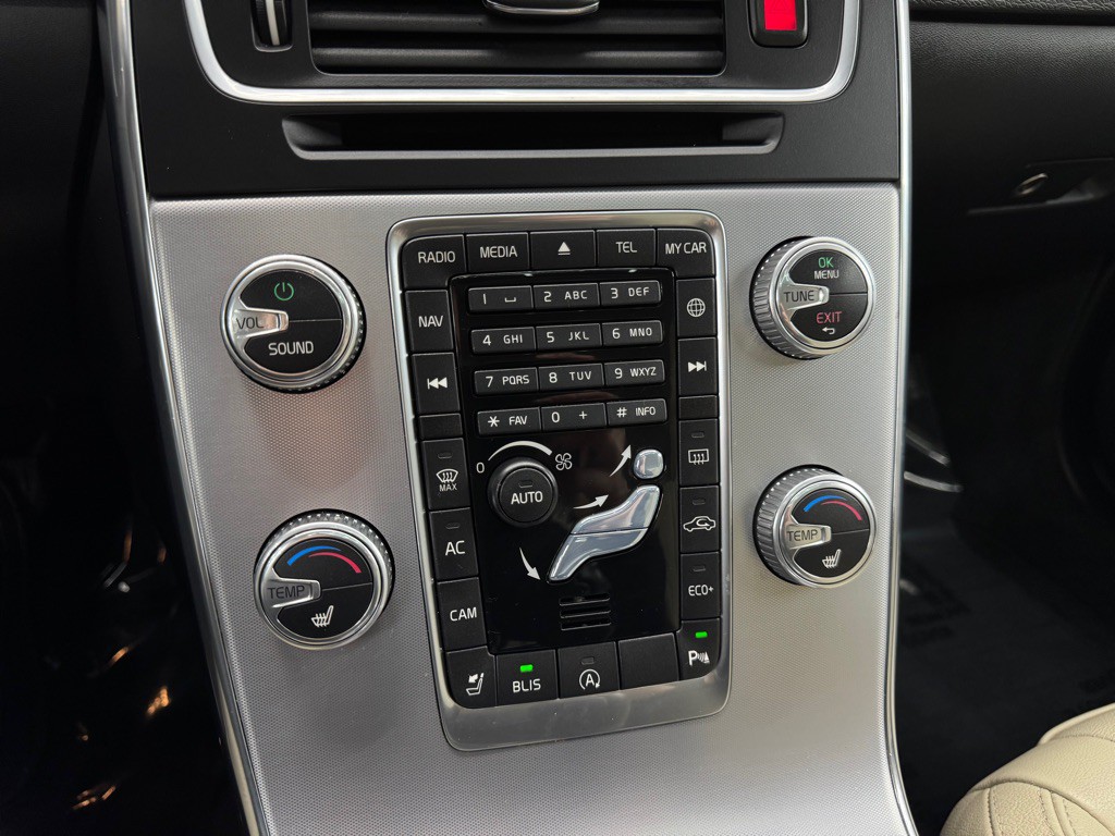 2017 Volvo S60 Image 32