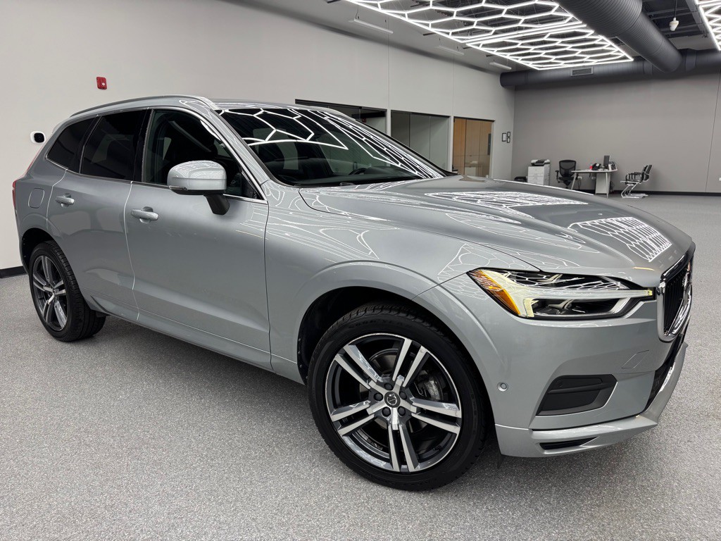 2018 Volvo XC60 Image 2