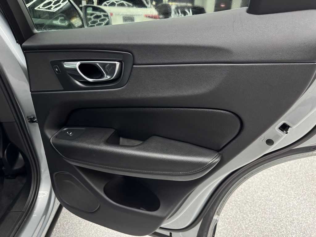 2018 Volvo XC60 Image 24