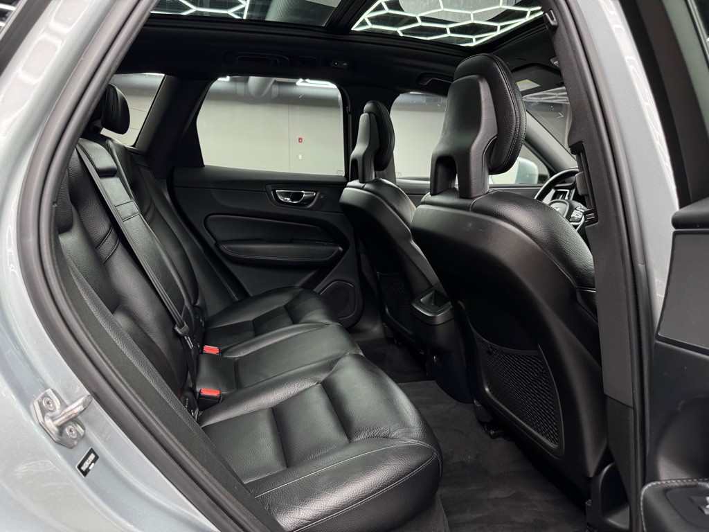 2018 Volvo XC60 Image 25