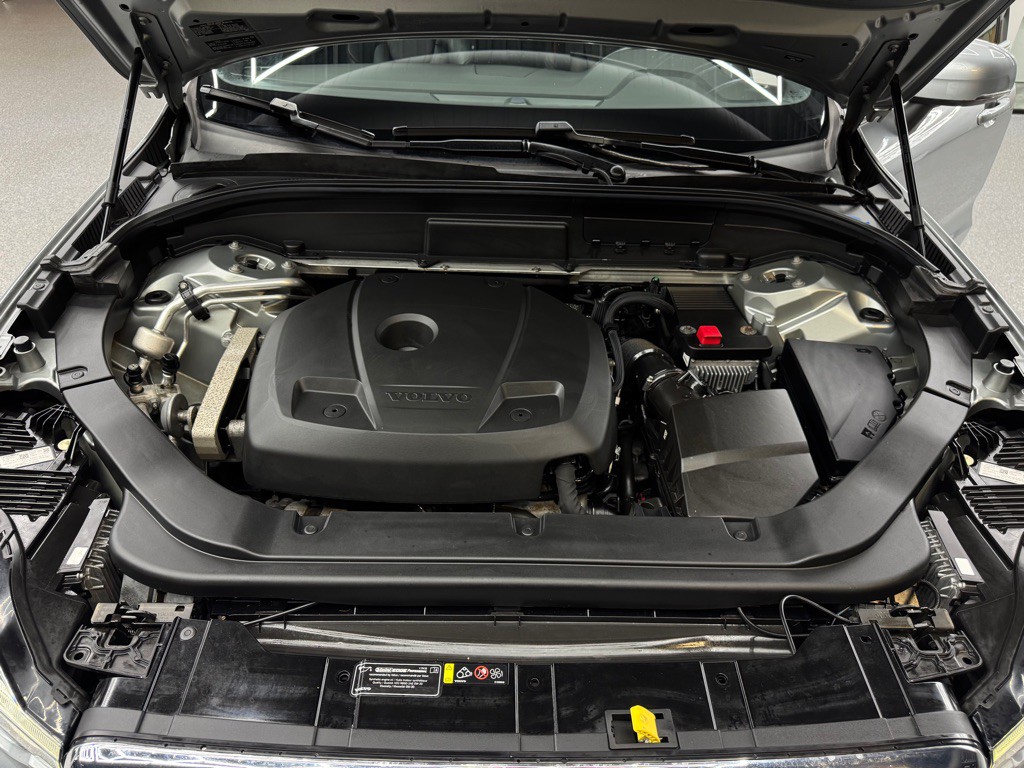 2018 Volvo XC60 Image 40