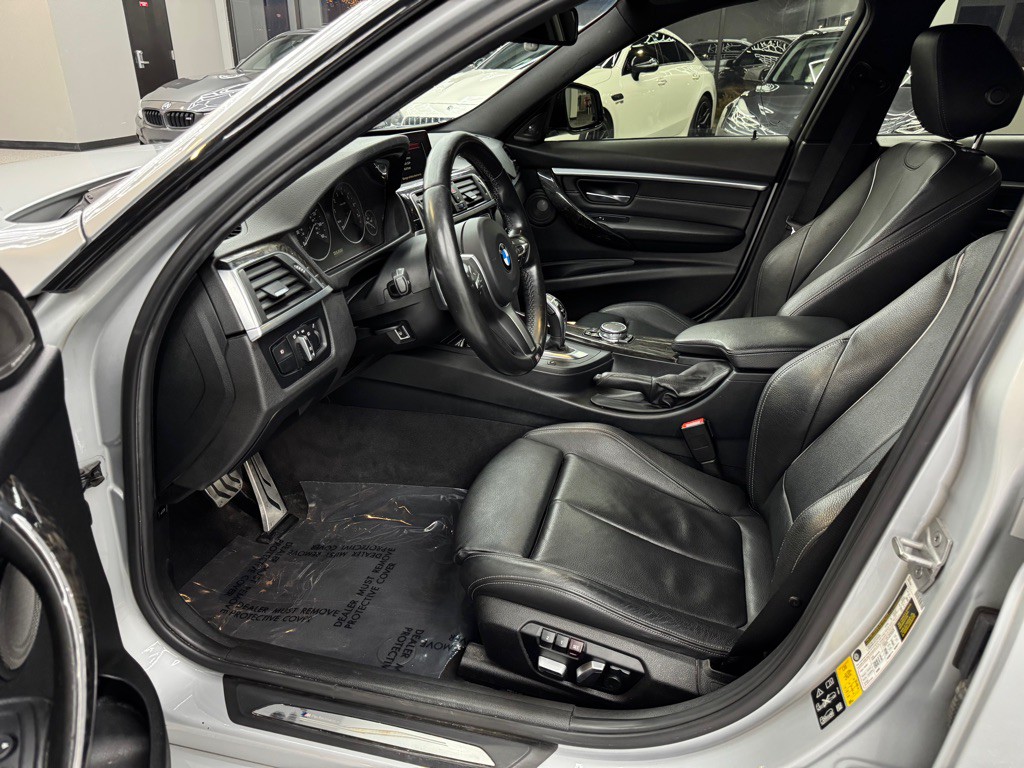 2016 BMW 3 Series Image 18