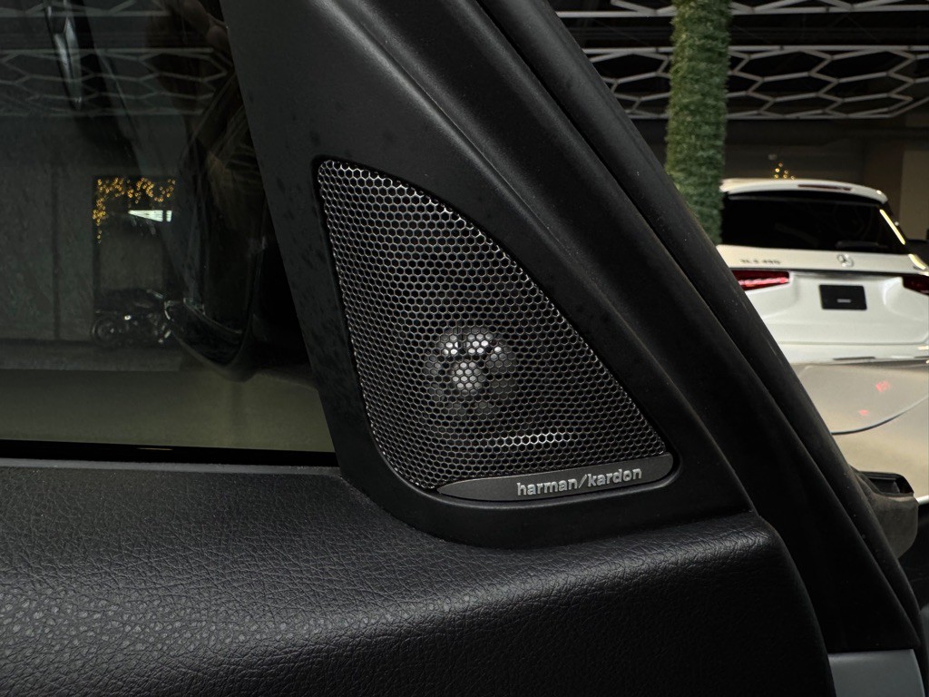 2016 BMW 3 Series Image 21