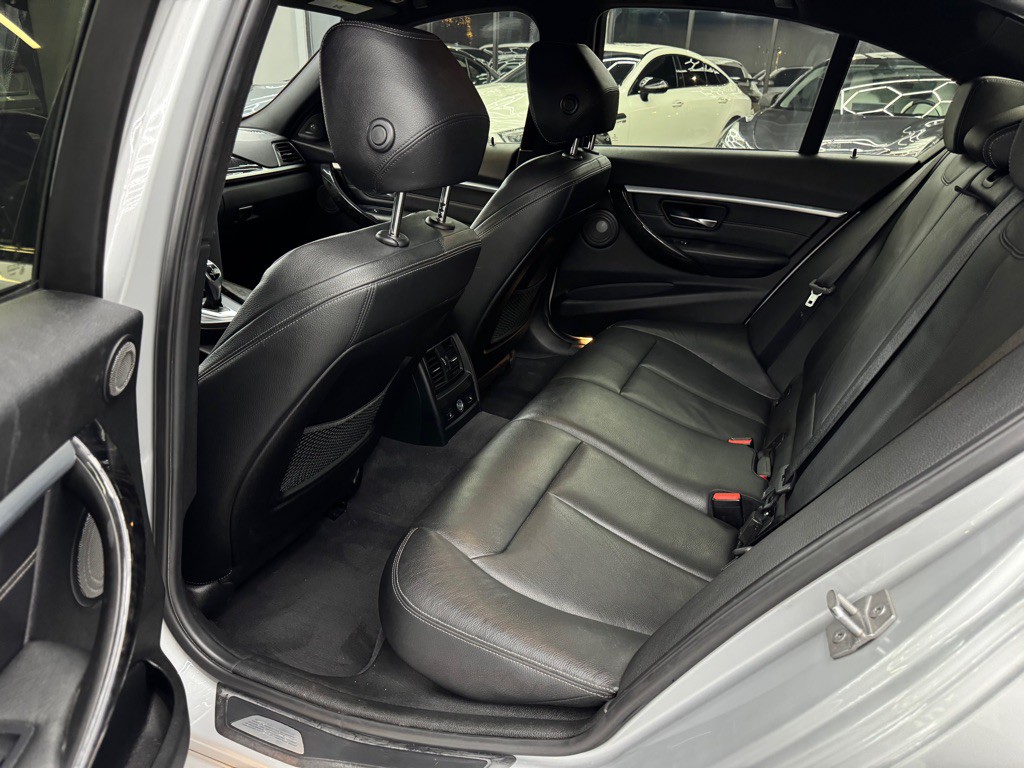 2016 BMW 3 Series Image 23