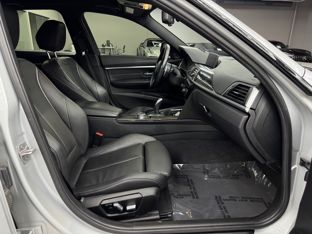 2016 BMW 3 Series Image 29